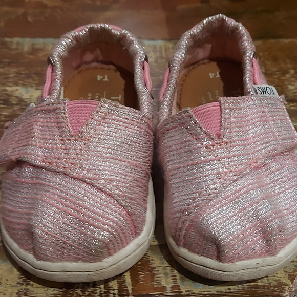 Baby TOMS Size 4T - Picture 6 of 6
